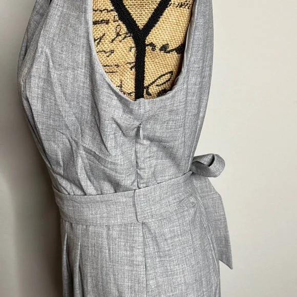 Elegant Gray Sleeveless Dress - Picture 4 of 6